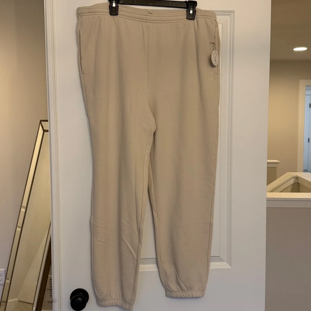 Vuori pants in size extra large - Picture 2 of 12